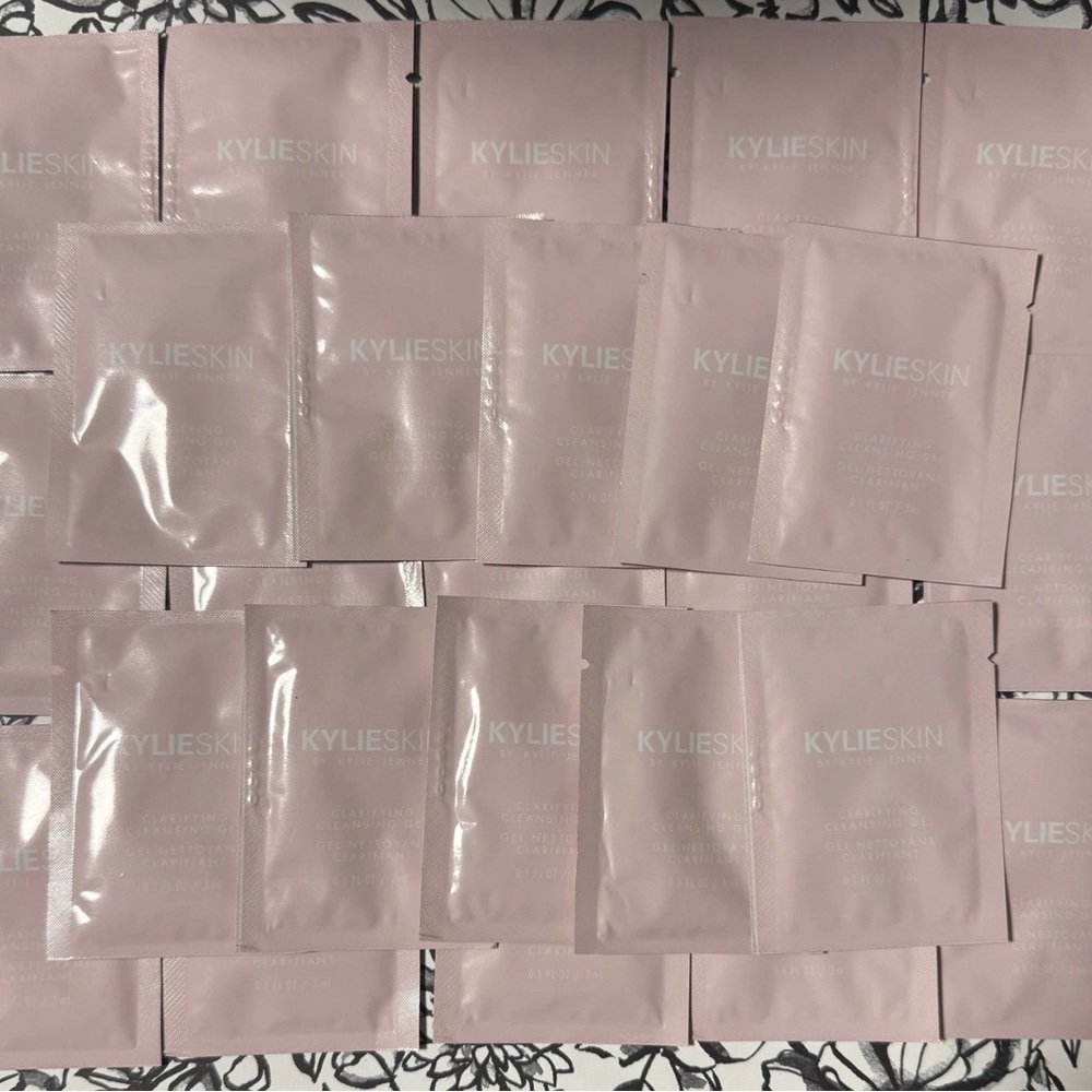 50-KYLIESKIN Clarifying Cleansing Gel samples 3ml each.